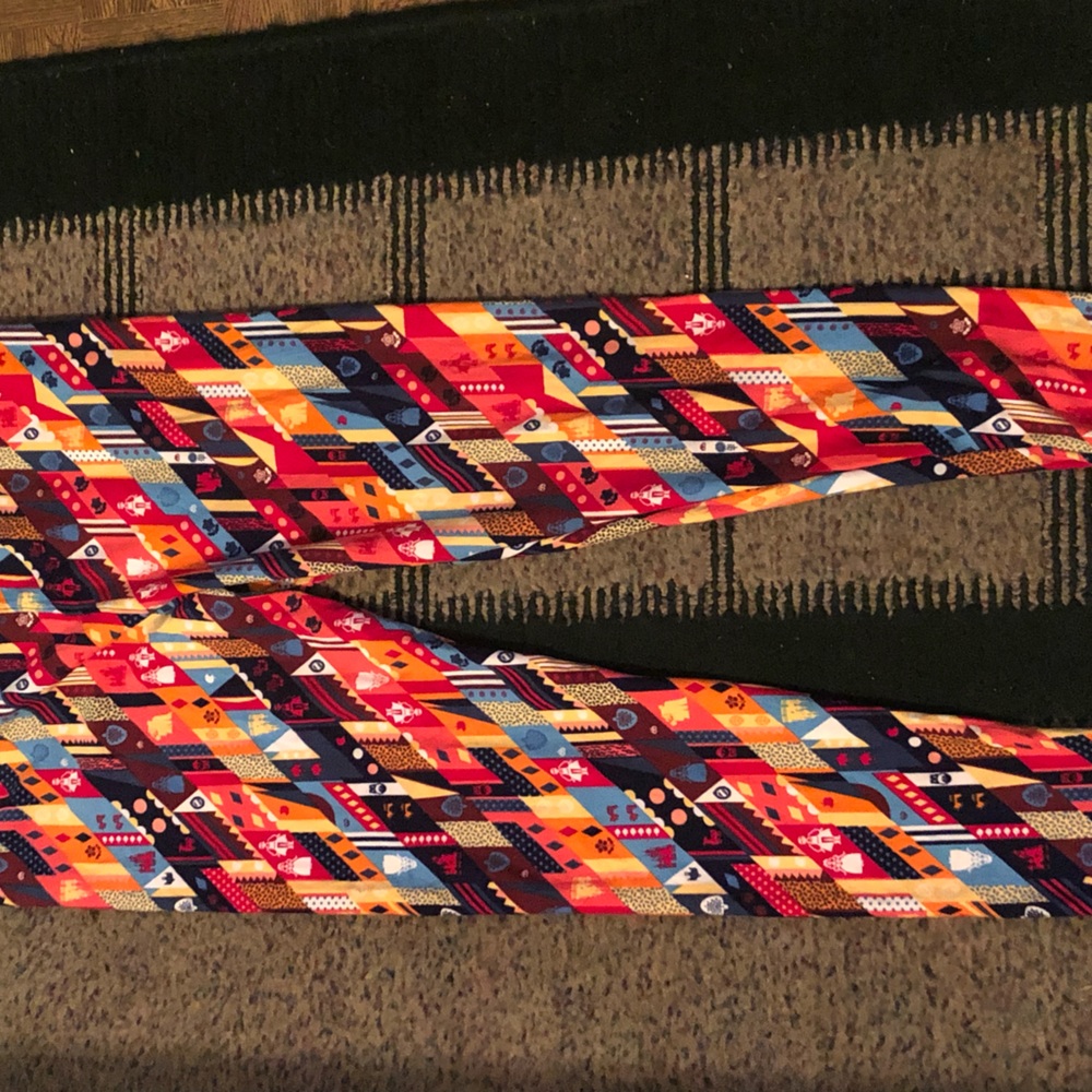Lularoe Disney leggings TC. nwot. Has multiple icons
